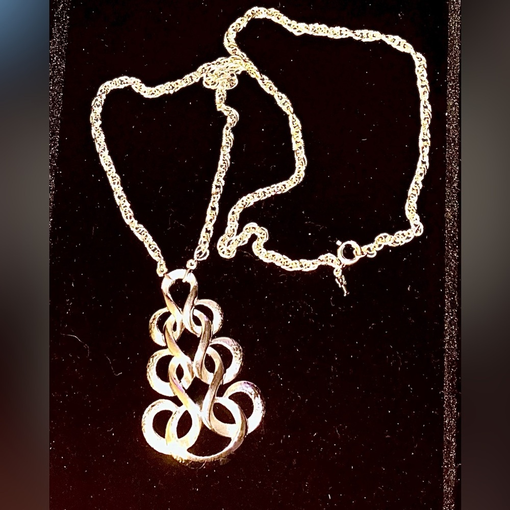 🎄Vintage Crown Trifari Silver-Tone Pendant Necklace Abstract Xmas Tree Scroll🎄